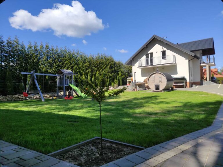 Ogród przy leśnym zakątku