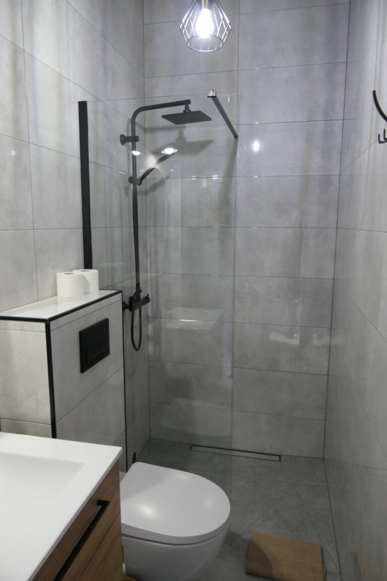 domek duży - łazienka w pokoju